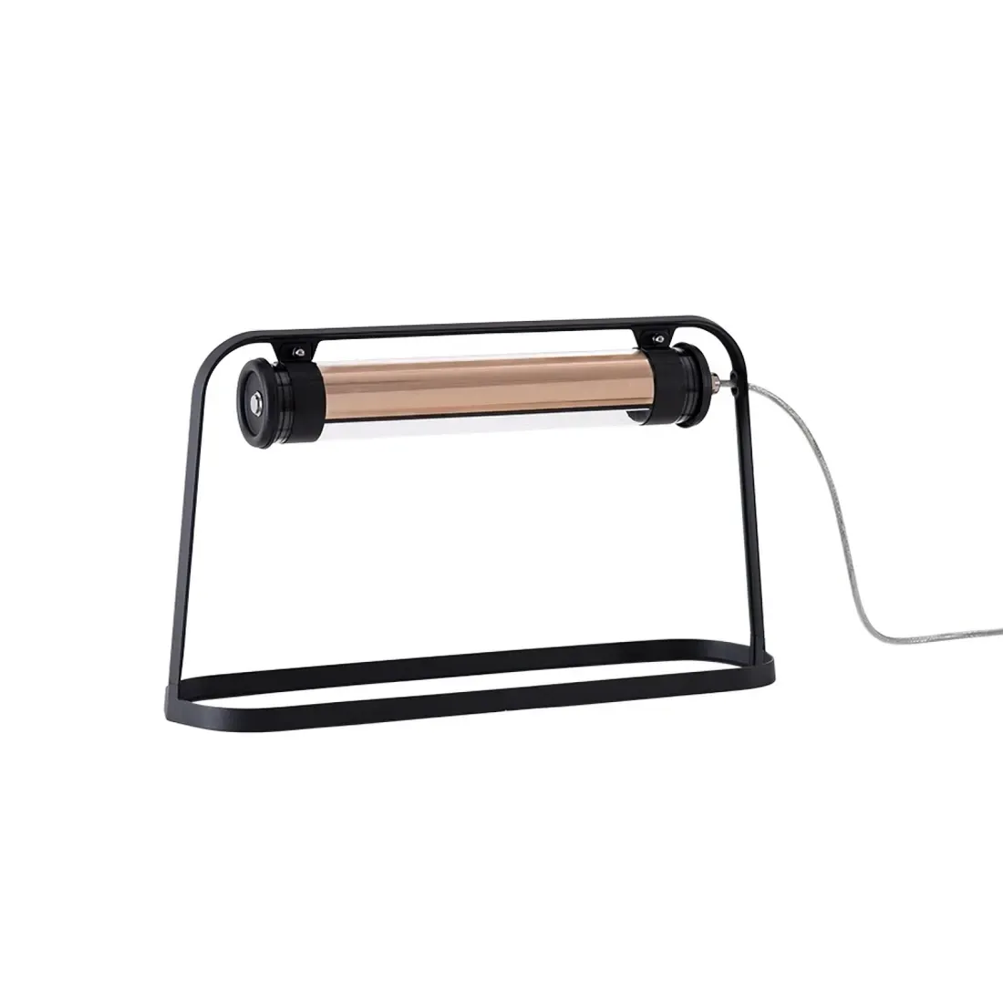Svart metallbordlampe med sylindrisk lys og ledning.