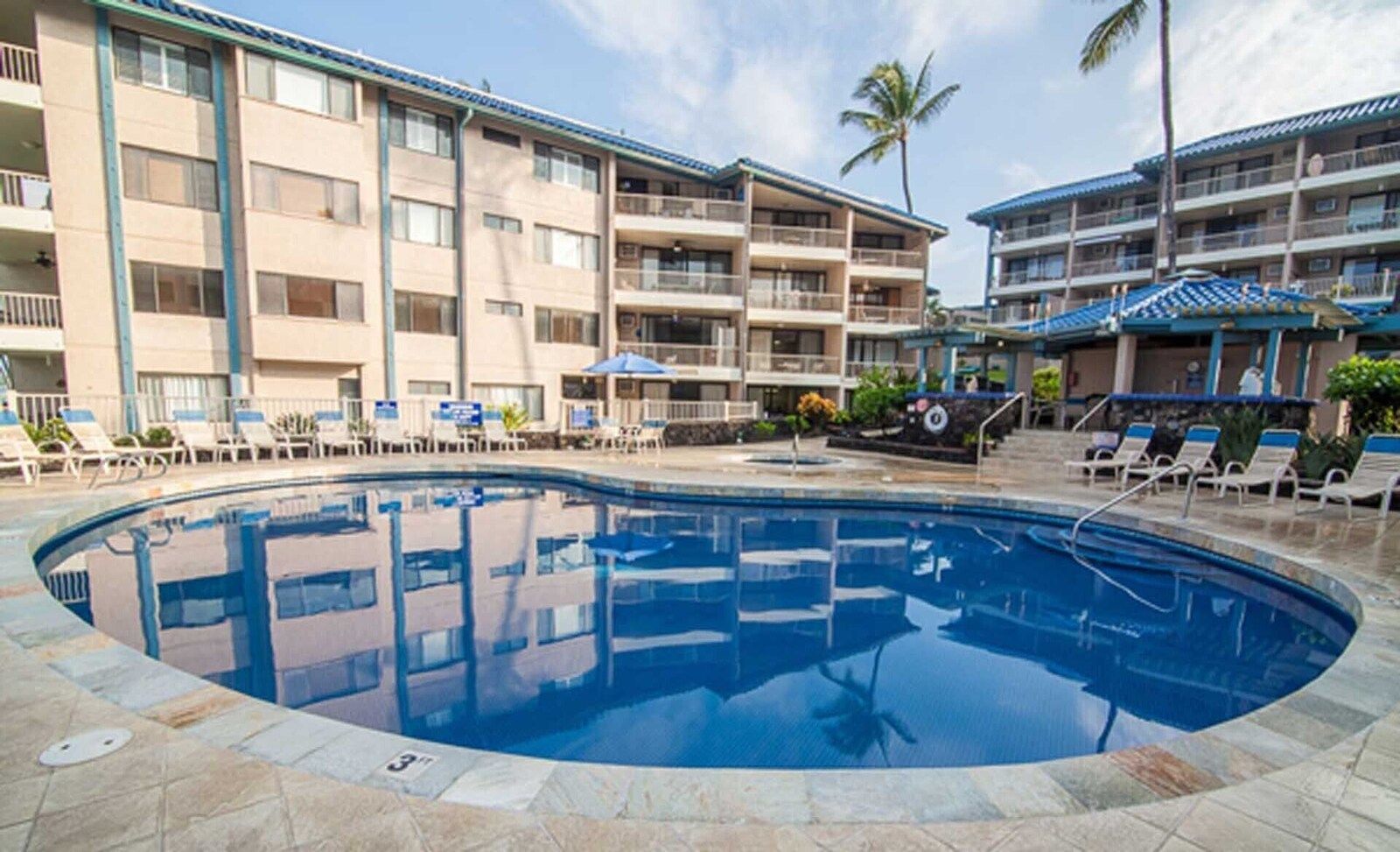 Kona Reef oceanfront pool
