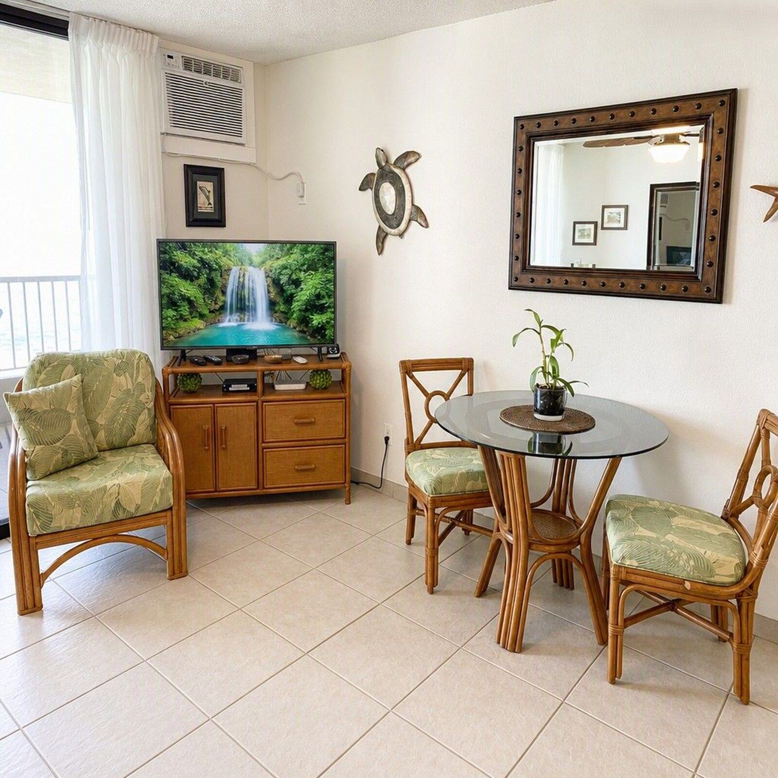D24 living room with TV and dining table