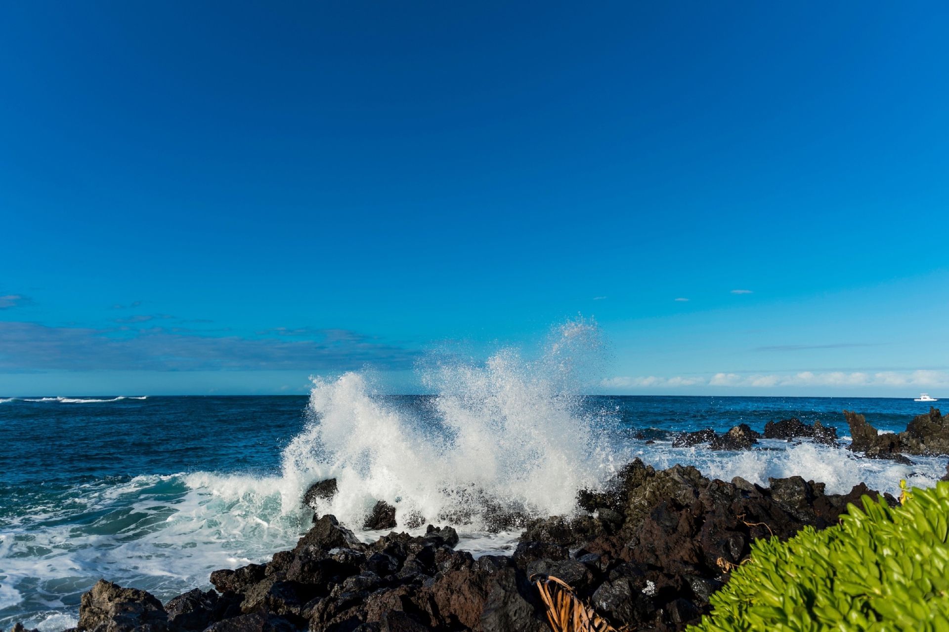 Surf breaking on the Kona coast
