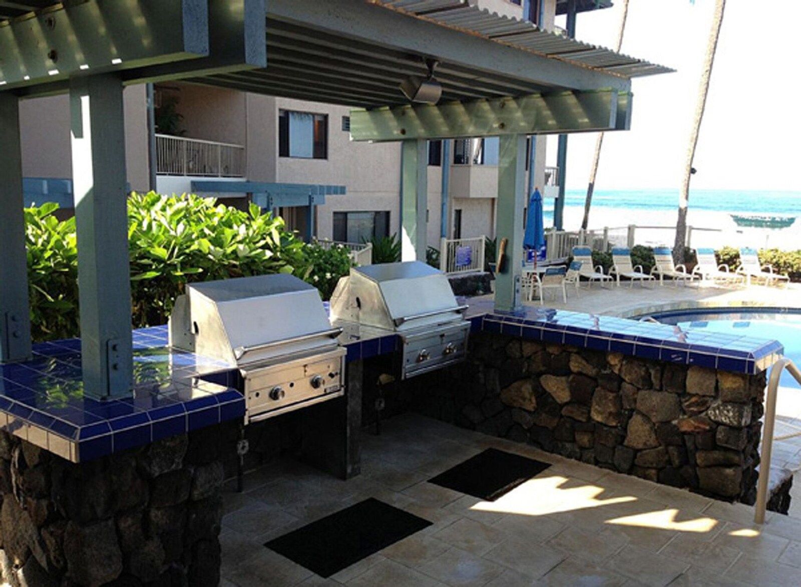 Kona Reef BBQ area