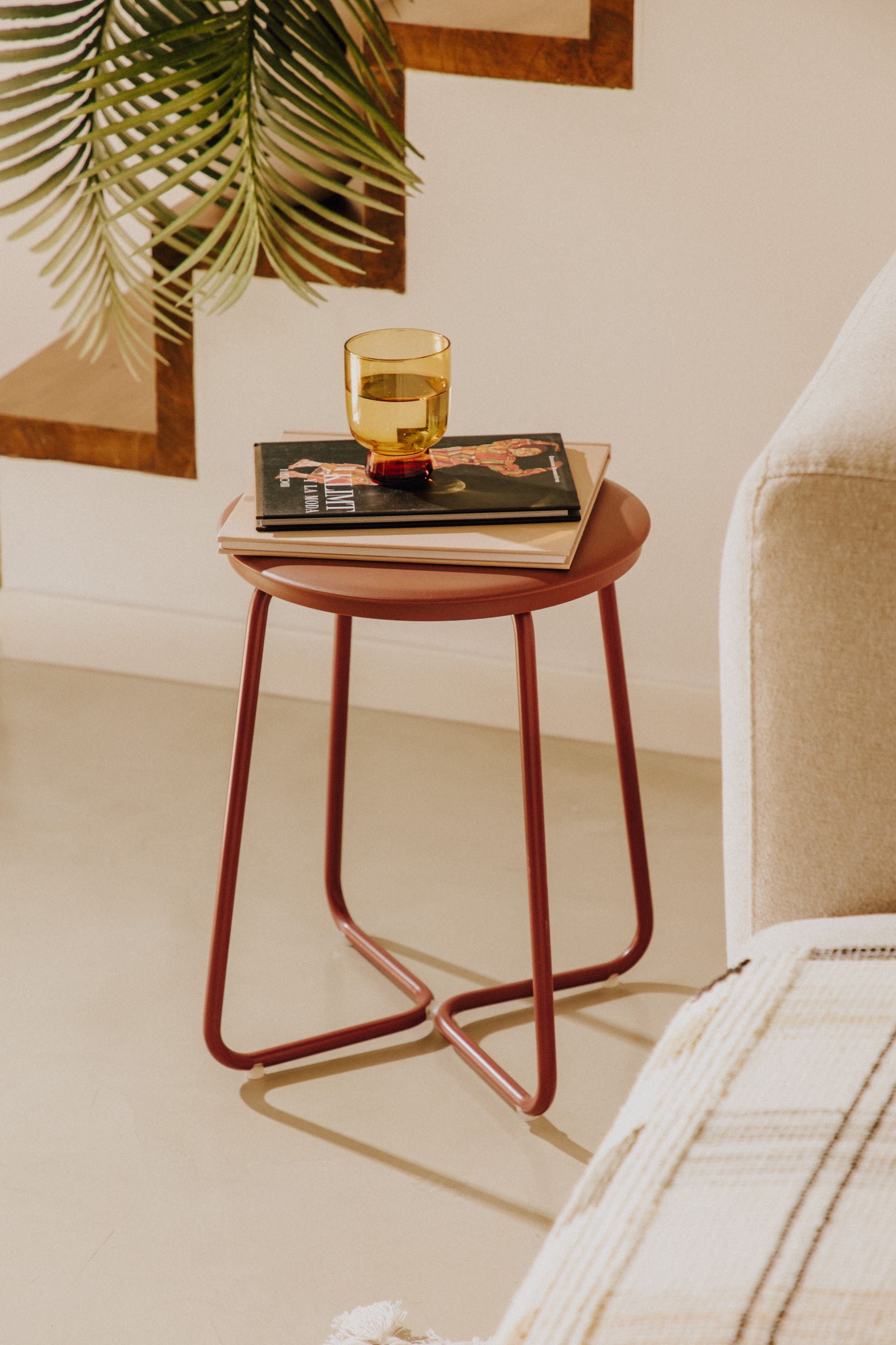 Tabouret de salle de bain Terracotta,
marque COSMIC GEYSER.
Accessoire de salle de bain