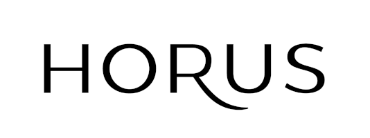 Le mot horus est écrit en noir sur fond blanc.