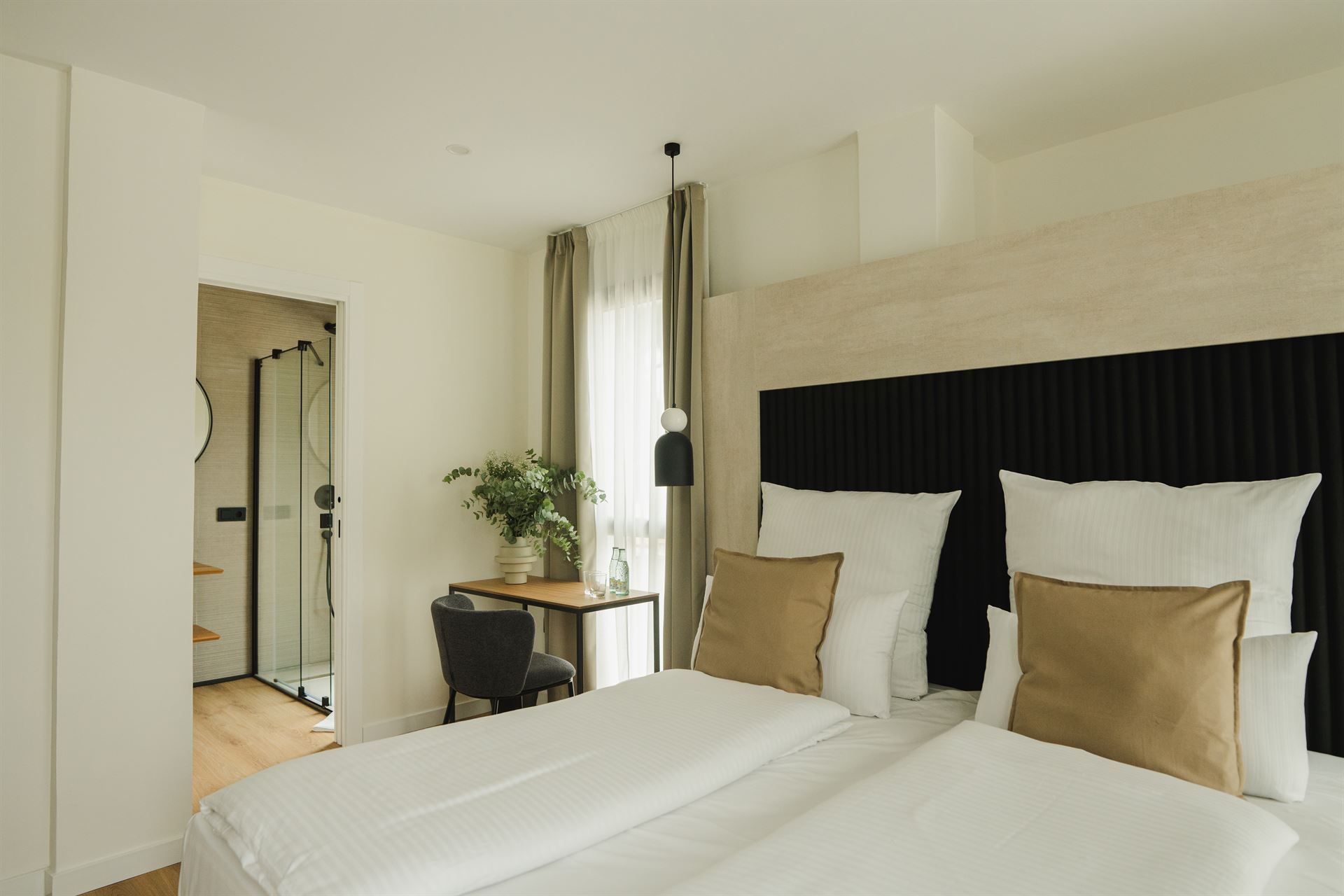Bright and welcoming room with comfortable bed and elegant décor.