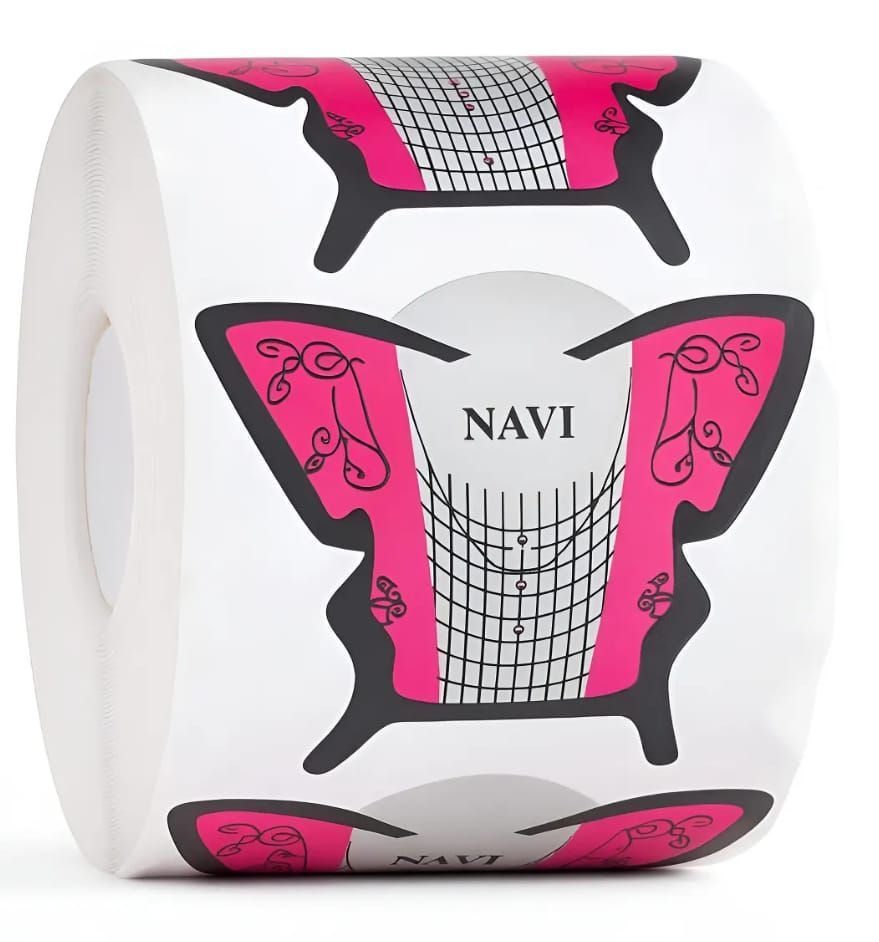 Cubo impreso en rosa y blanco con la etiqueta NAVI y remolinos decorativos negros y patrones de cuadrícula.