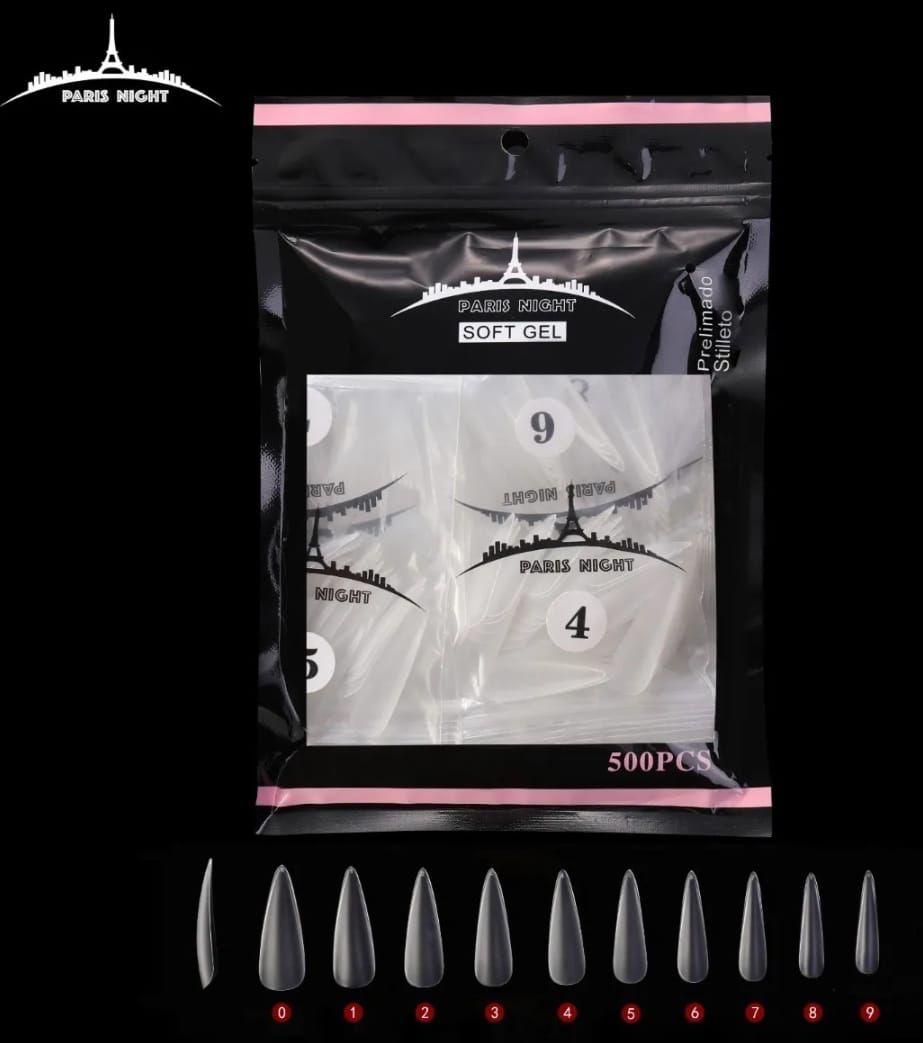 Bolsa negra con cremallera, etiquetas blancas y marcadores numerados, además de una fila de pequeños objetos con forma de bala debajo.