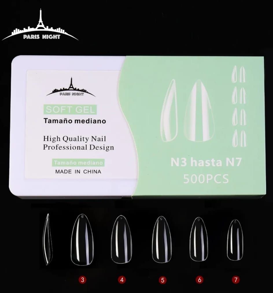Caja para puntas de uñas con empaque verde y blanco, etiquetada del N3 al N7, que muestra cinco puntas de uñas con forma de almendra.
