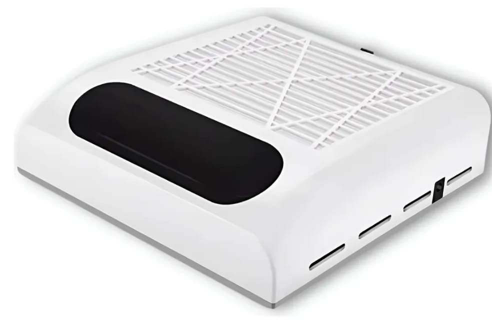Máquina recolectora de polvo de uñas blanca con rejilla de ventilación, mostrada frente a la caja rosa del producto etiquetada como 80W Professional Nail Dust Collector.