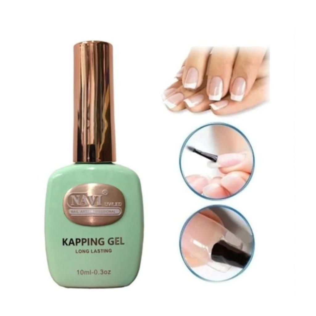 Botella verde de gel fijador con tapón de cobre y primeros planos de su aplicación en las uñas.