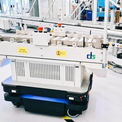 Eine Maschine, auf der das Wort „cls“ steht
