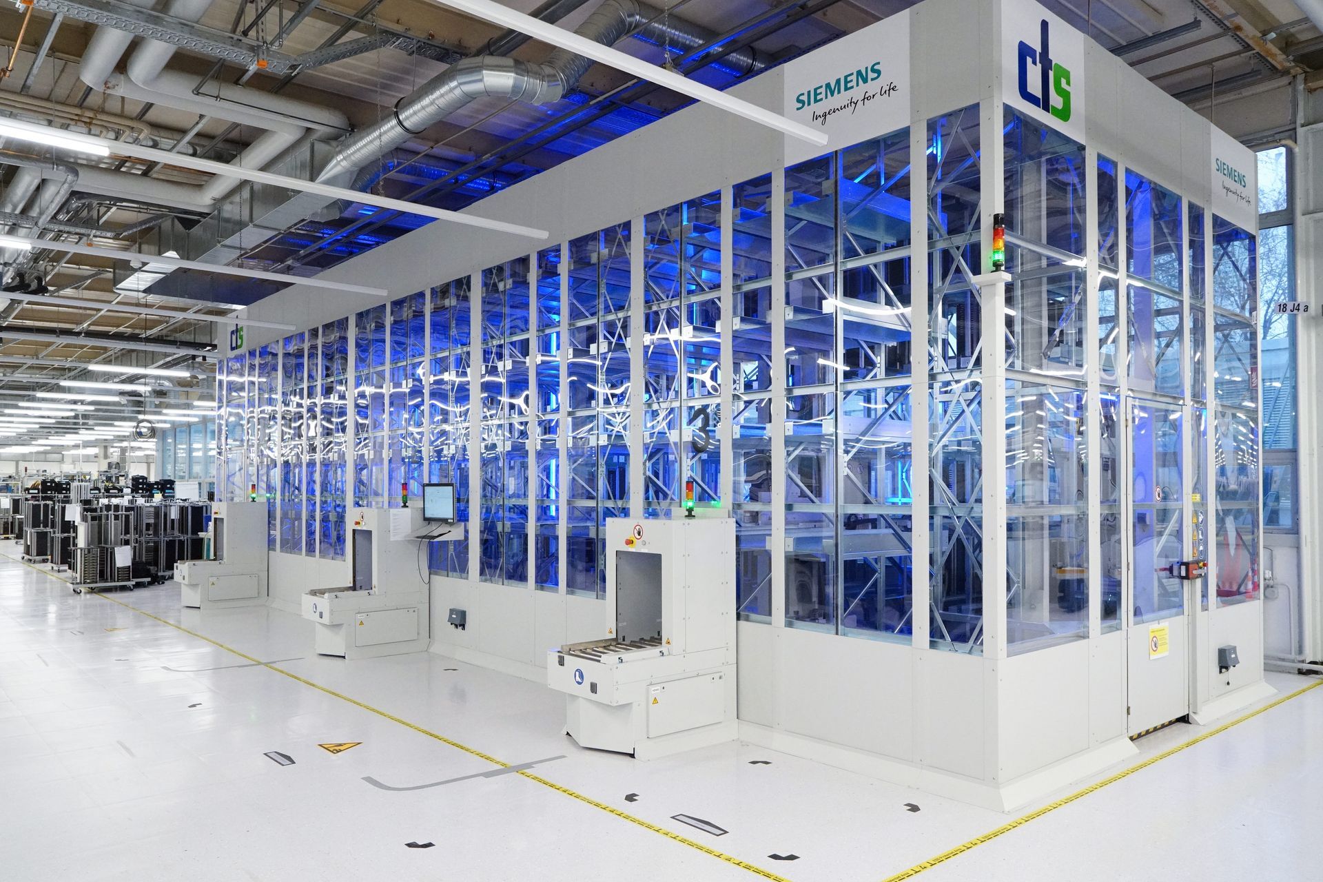 Ein automatisiertes Lager bzw. Warehouse zur Einlagerung von Elektronikbauteilen.