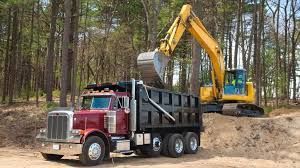 Top’em & Drop’em hauled away debris and cleared a large site using dump trucks in Geneva, Florida.