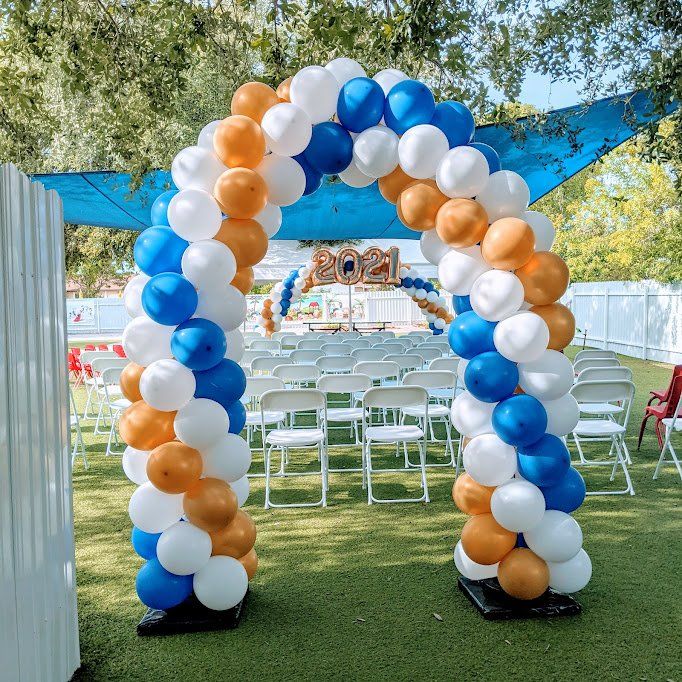classic decor balloon arch