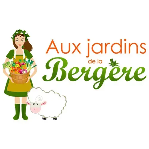 Une femme tient un panier de légumes à côté d'un mouton.