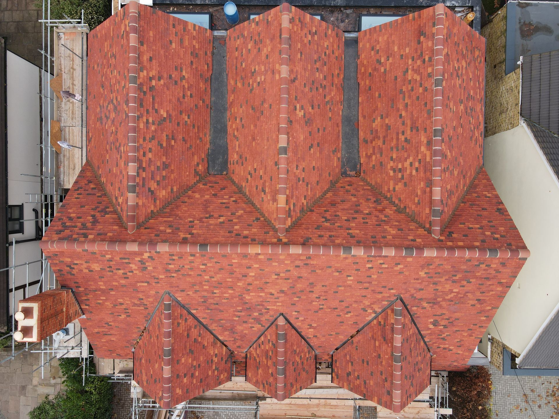Lifestyle clay plain Red mix tiles on large roof 