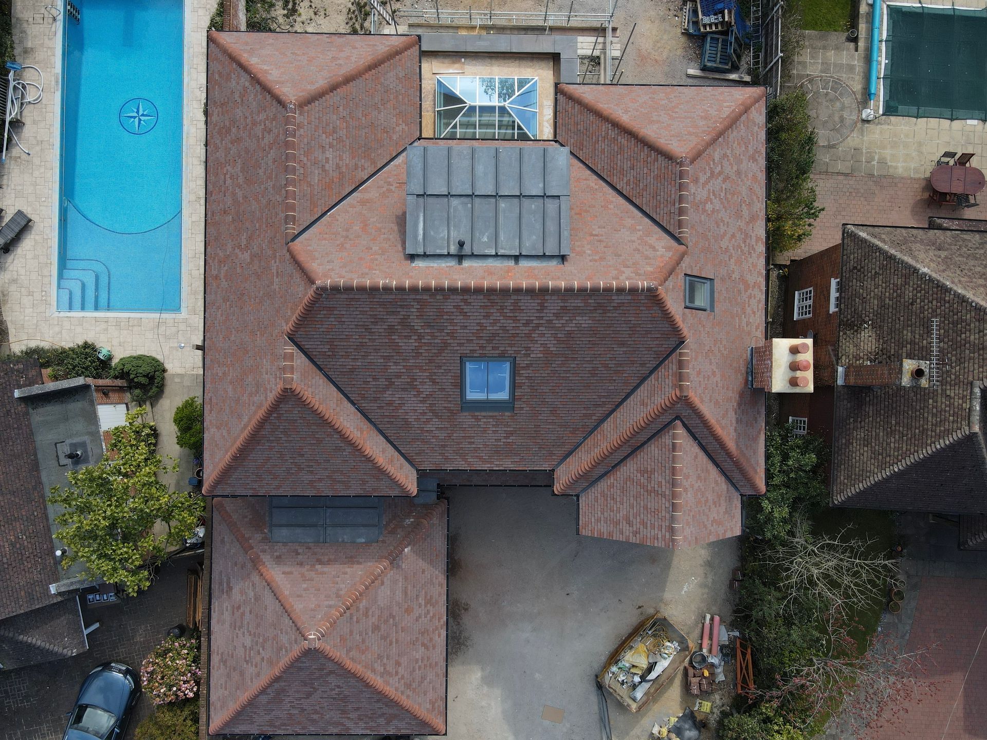 Mansion with pool lead detailed roof