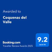 Insignia de los Traveller Review Awards 2025 de Booking.com para Coquenas del Valle
