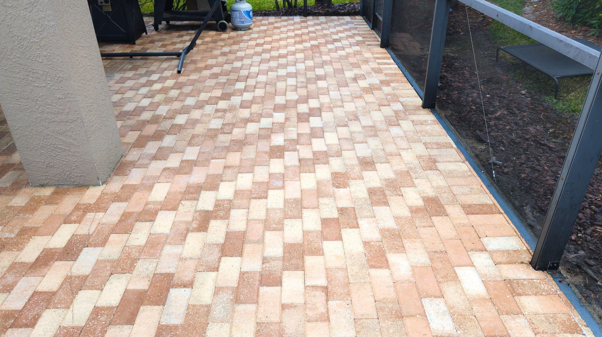 Paver patio after cleaning removed mold and mildew buildup
