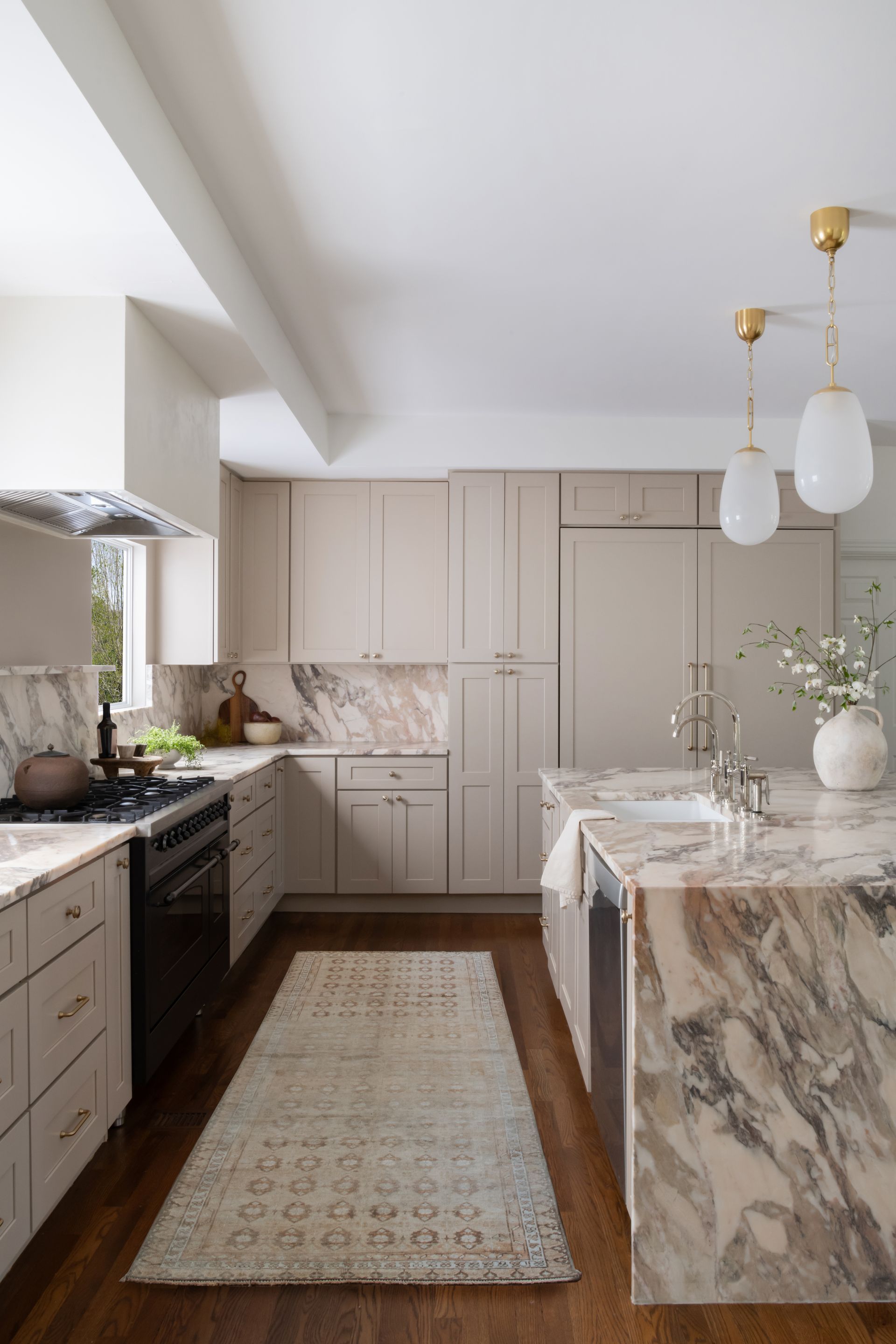Nashville and Franklin interior designer specializing in whole home new builds, renovations, and custom furnishings