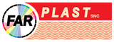 Logo FAR PLAST SNC su uno striscione ondulato rosso e pesca con emblema circolare multicolore