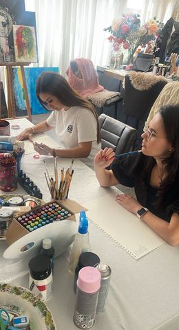 Art therapy group session is safe way to express yourself and fell then community
