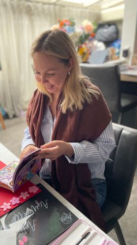 Join art therapy group sessions
