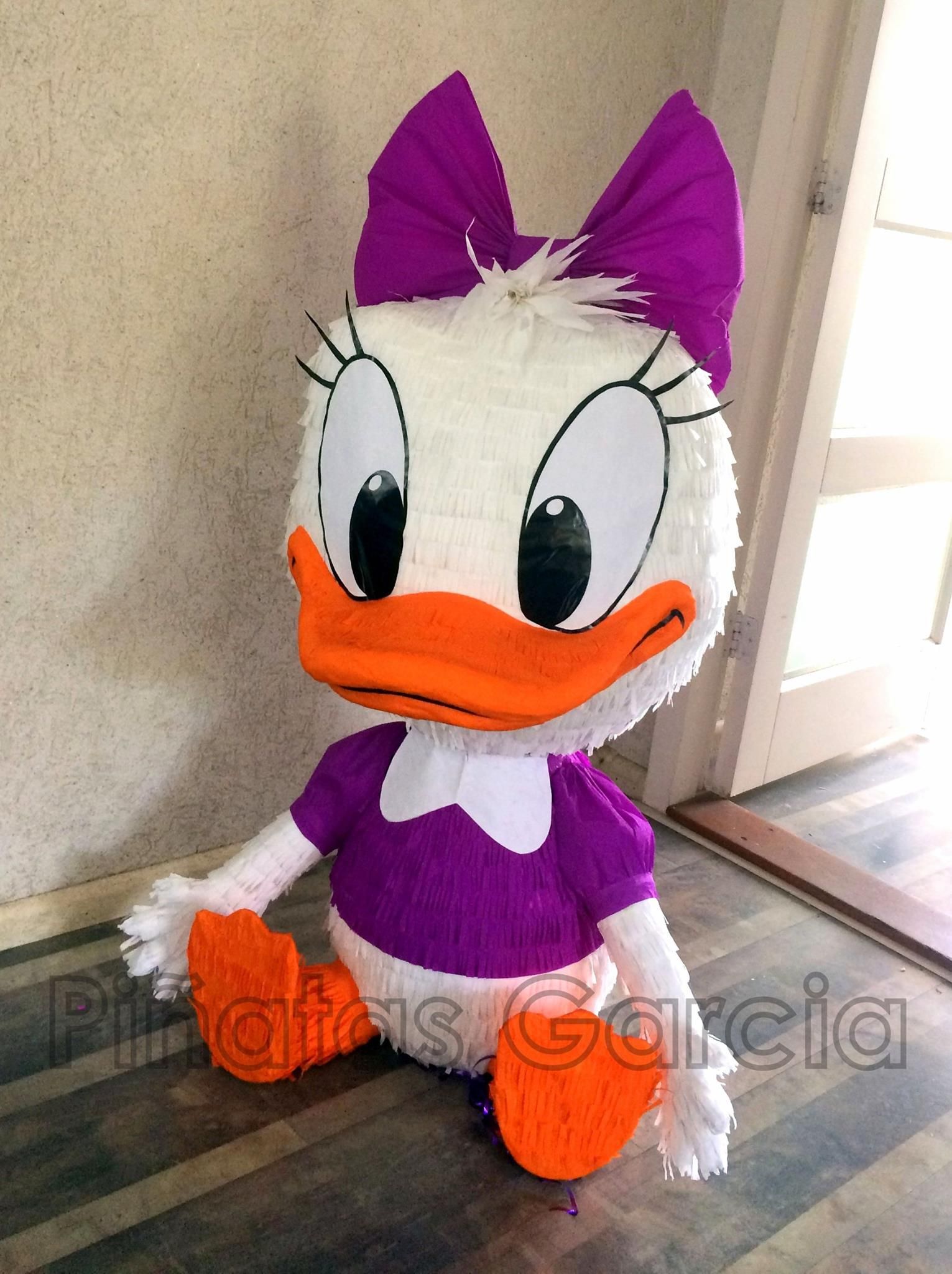 Piñata Daisy Duck baby