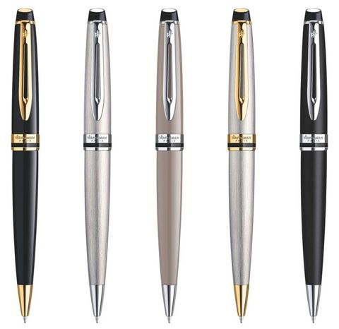 Cinque penne a sfera Waterman in diversi colori: nero, argento, tortora, argento con oro e nero.