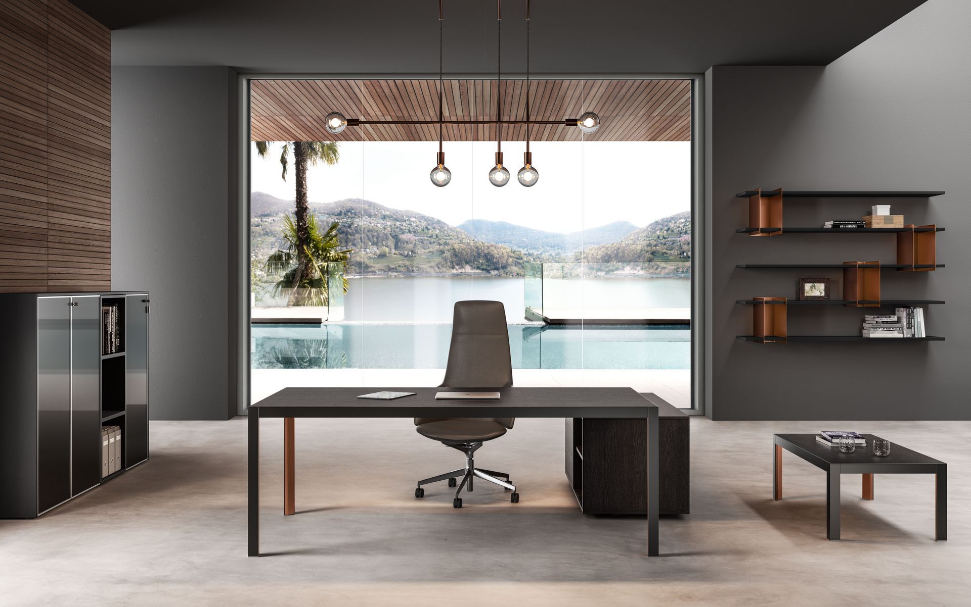 Ufficio moderno con scrivania, sedia, armadietti e vista panoramica sulla piscina e sull'acqua.