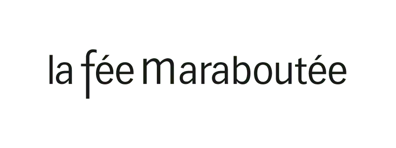 Le texte « la fée maraboutée » en caractères sans empattement noirs simples sur fond blanc.