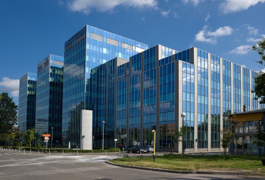 a large building with a lot of windows on a sunny day .architectual window tint. commercial resisdential tint. www.mdxdetailing.com