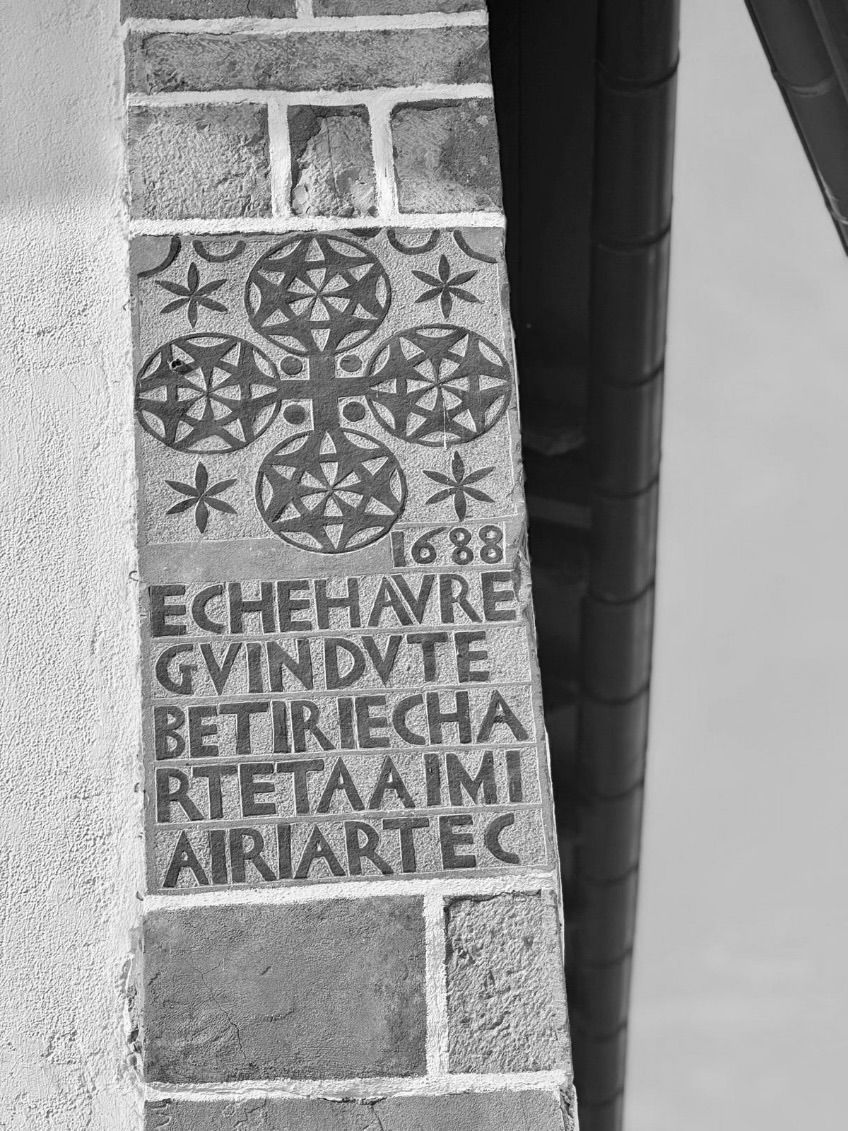 Photographie d'un linteau basque dit Atalburu en basque