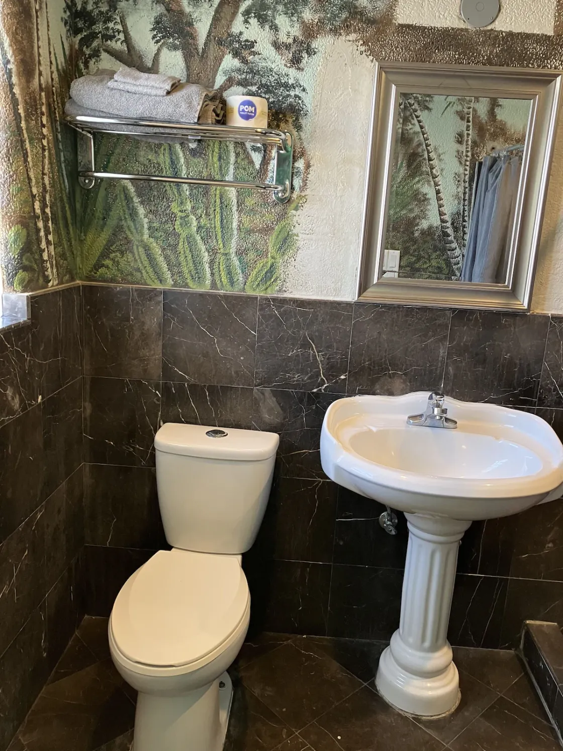 Desert Moon Motel, Las Vegas | 217-521-6682 | King Suite with Jetted Tub