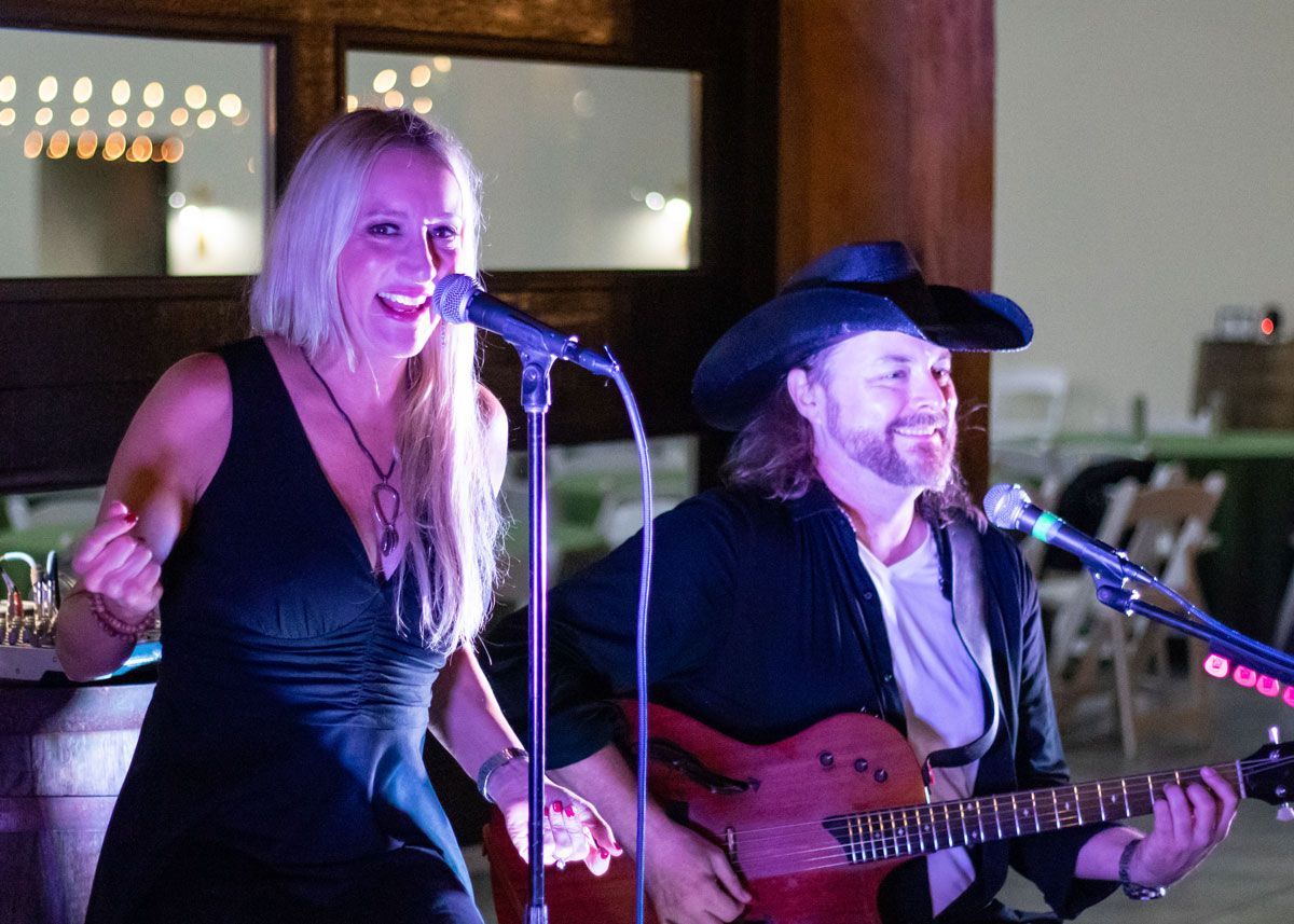 The Kimmet Cantwell Duet performed during the Gala after-party.