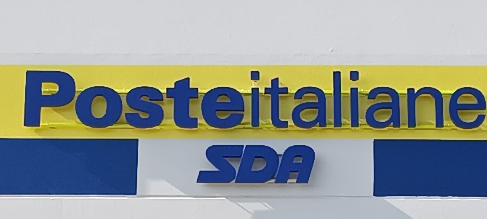 Insegna luminosa per aziende.