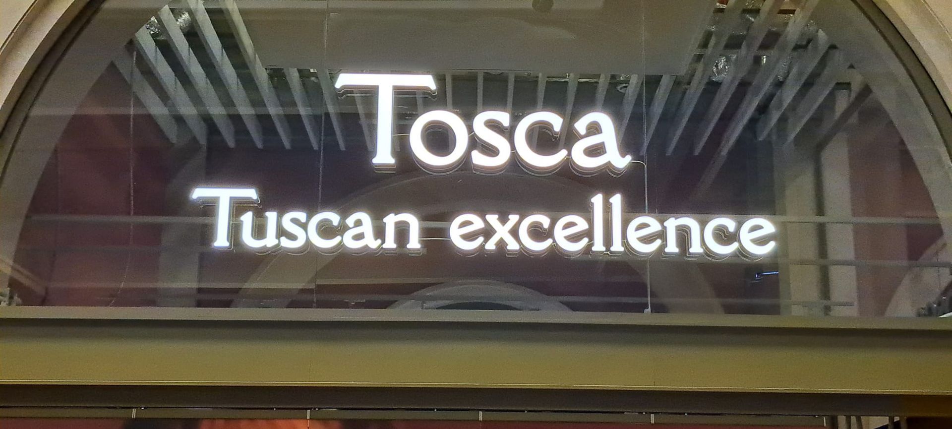 Insegna aziendale illuminata