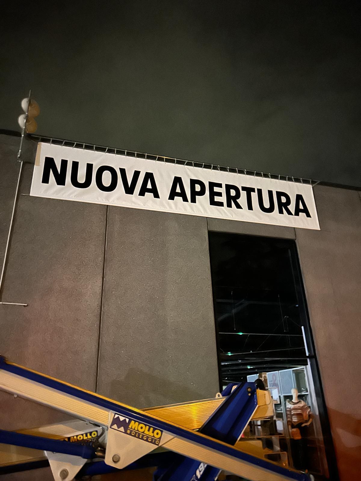 Vetrofanie opache personalizzate.