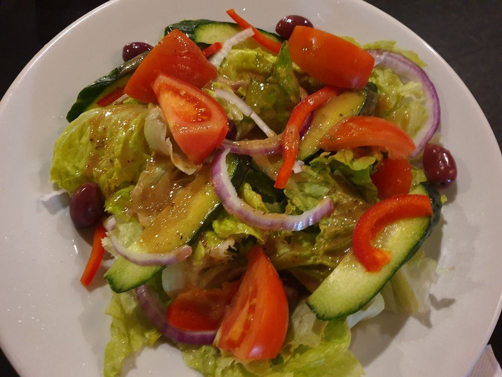 Mixed Salad With Lettuce, Tomatoes, Cucumbers, Red Onion, and Olives — Romanas Italian Restaurant in Mermaid Beach, QLD