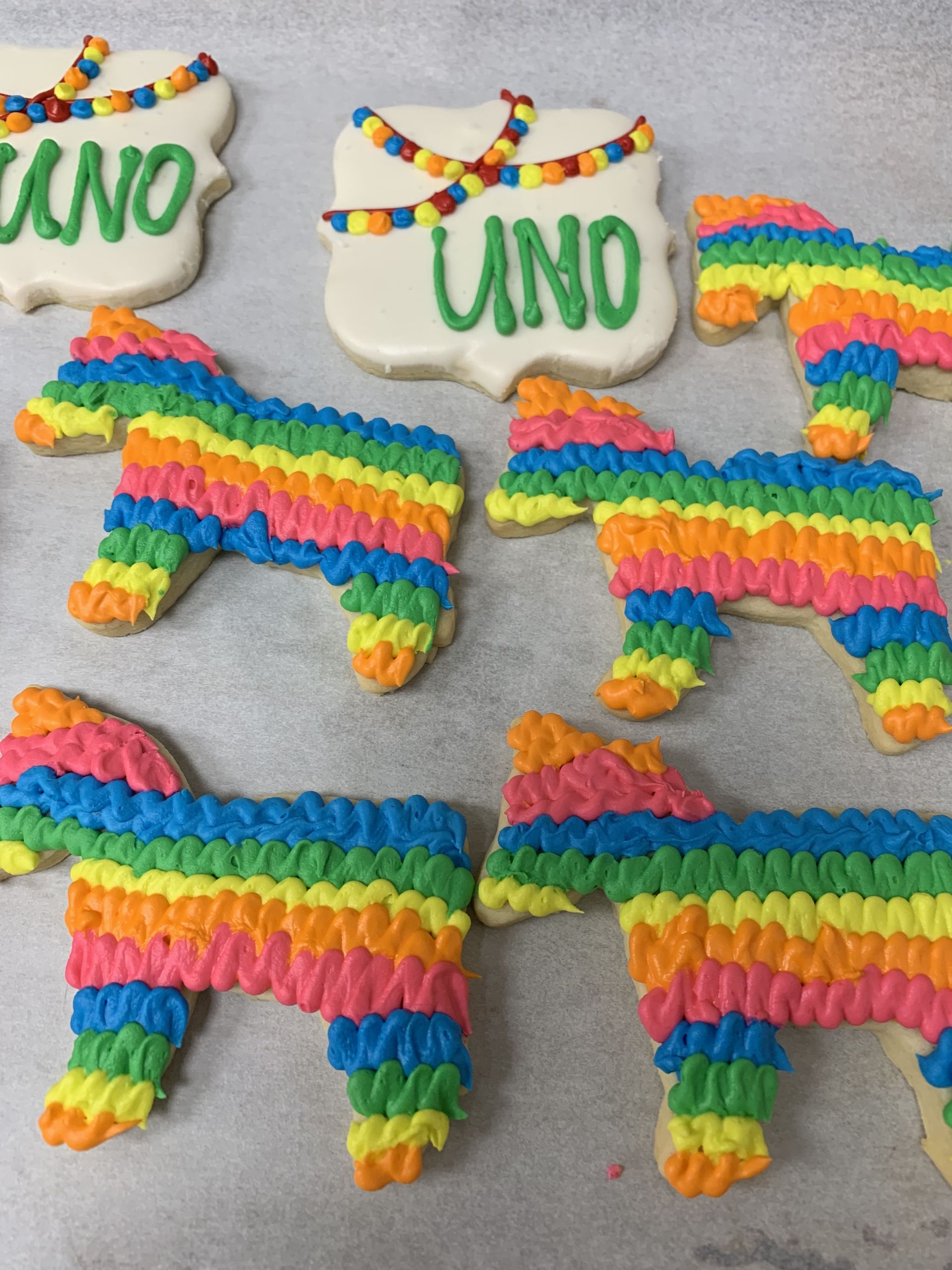 a bunch of colorful pinata cookies with the name uno on them
