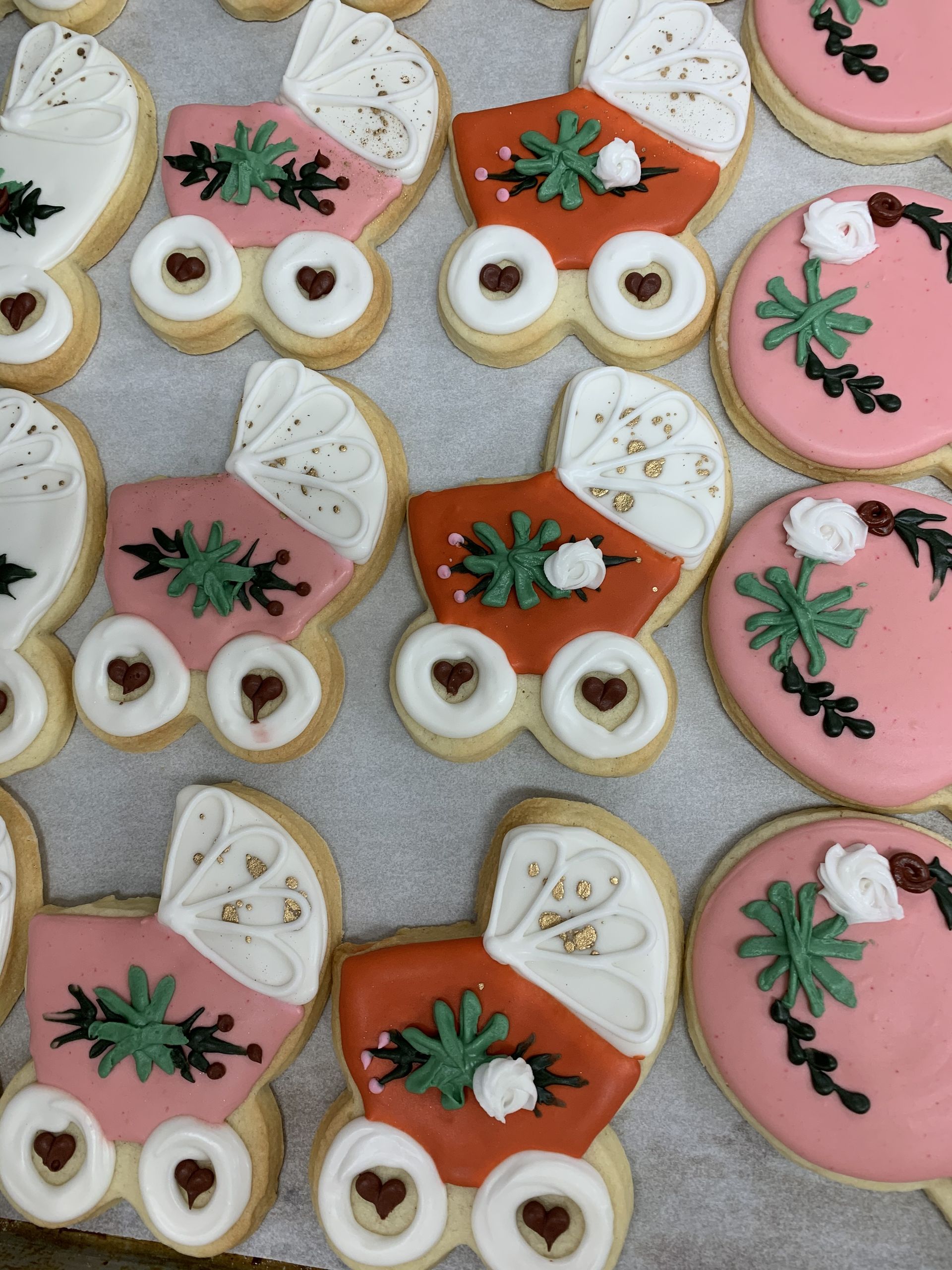 a bunch of cookies decorated in the shape of a stroller
