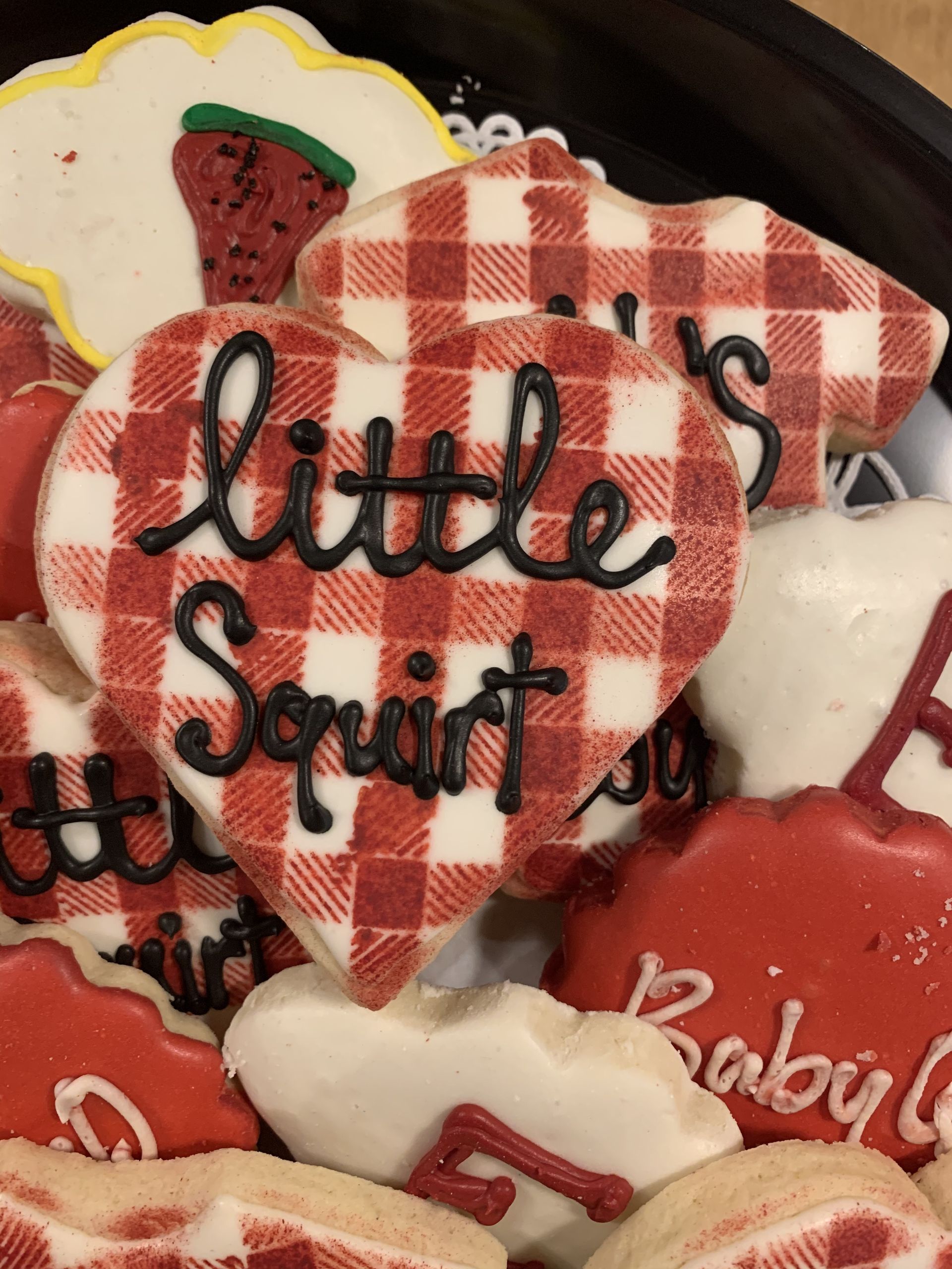 a heart shaped cookie that says little squat on it