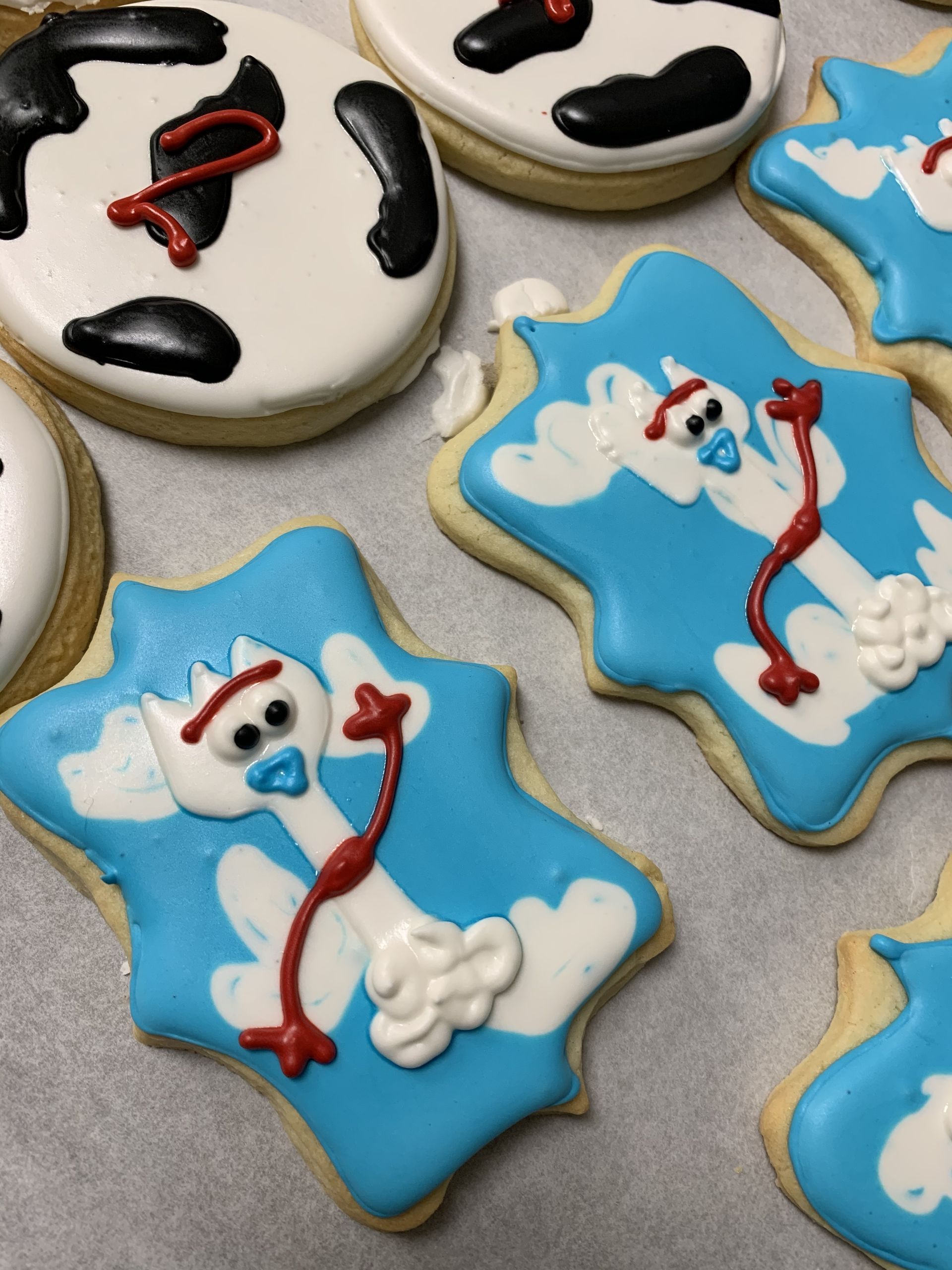 a bunch of cookies with snowmen on them