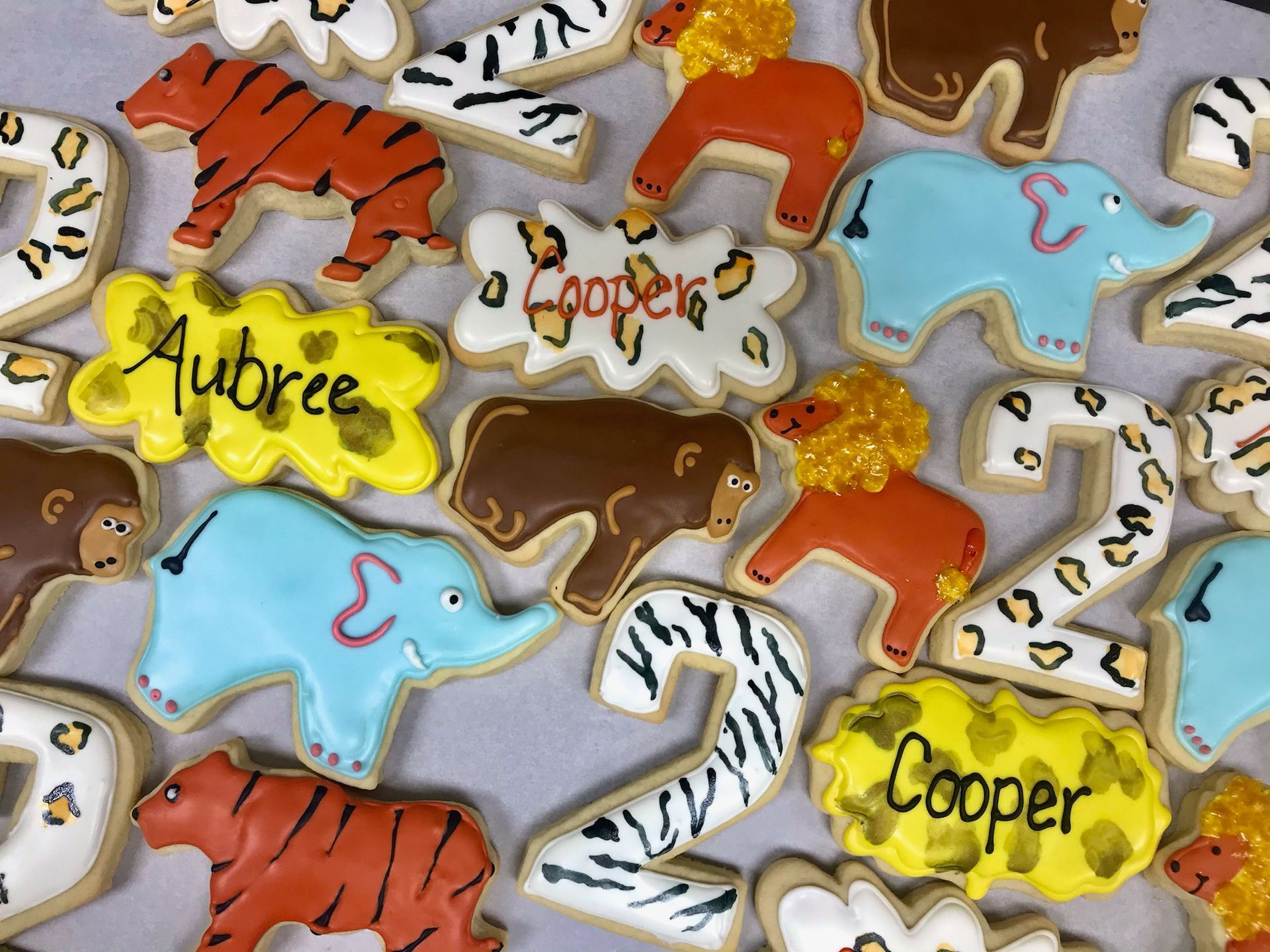 a bunch of cookies with the name aubree on them