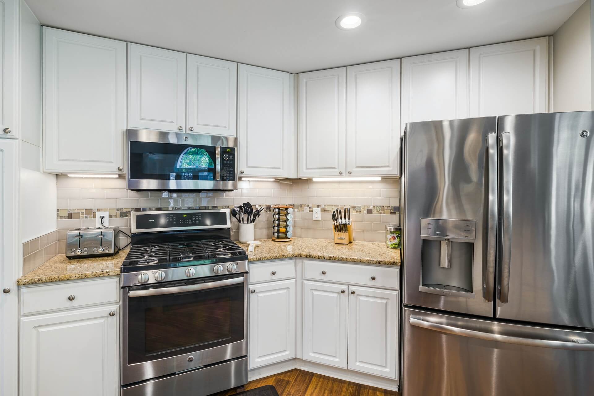 our expert guide on how to change your cabinet color in 2024