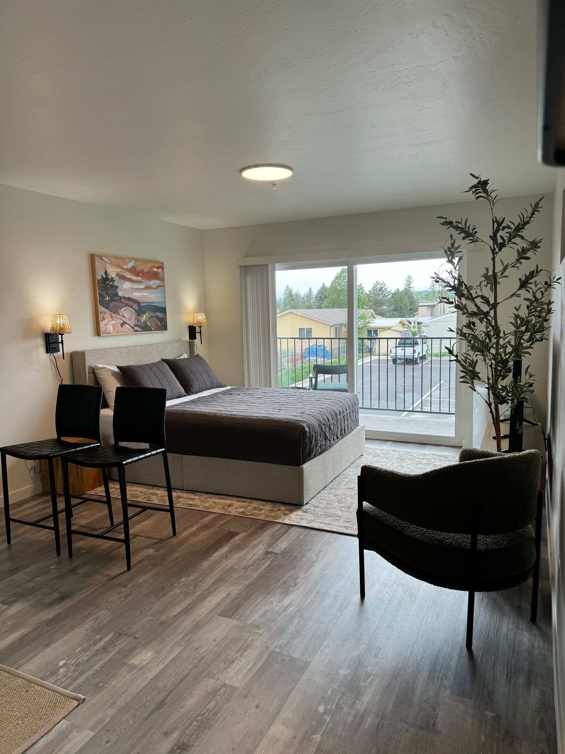 Furnished studio unit