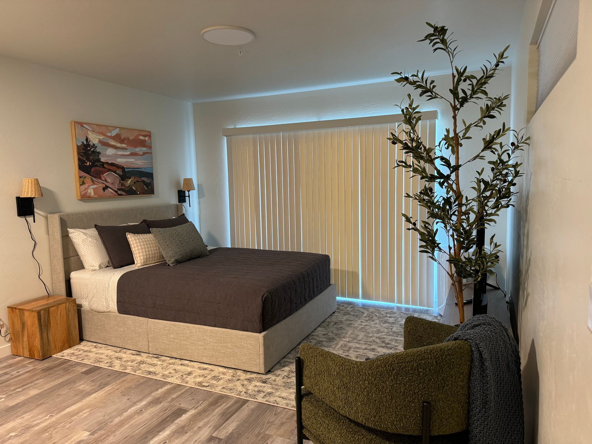 Furnished studio unit