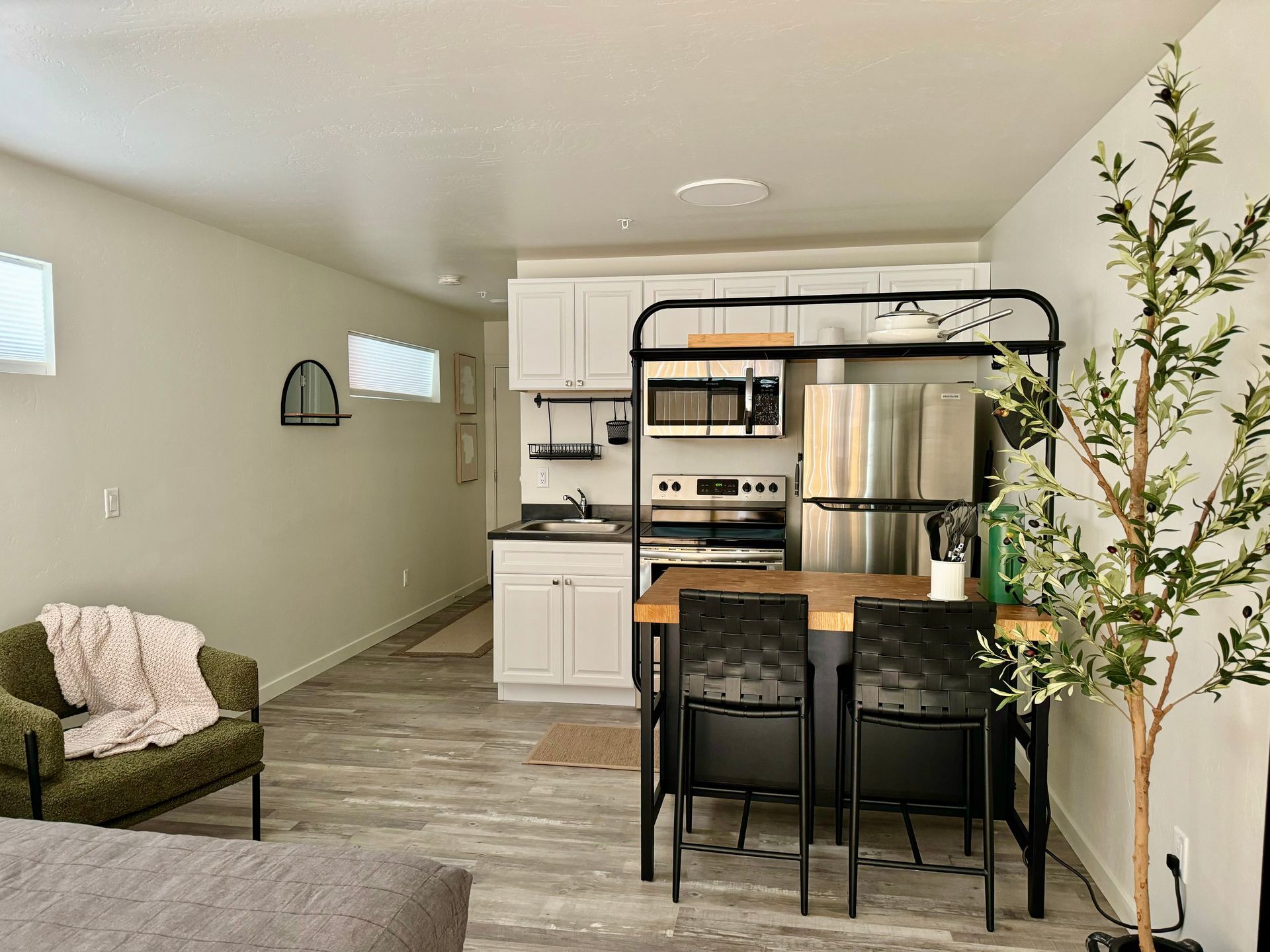 Furnished studio kitchen 