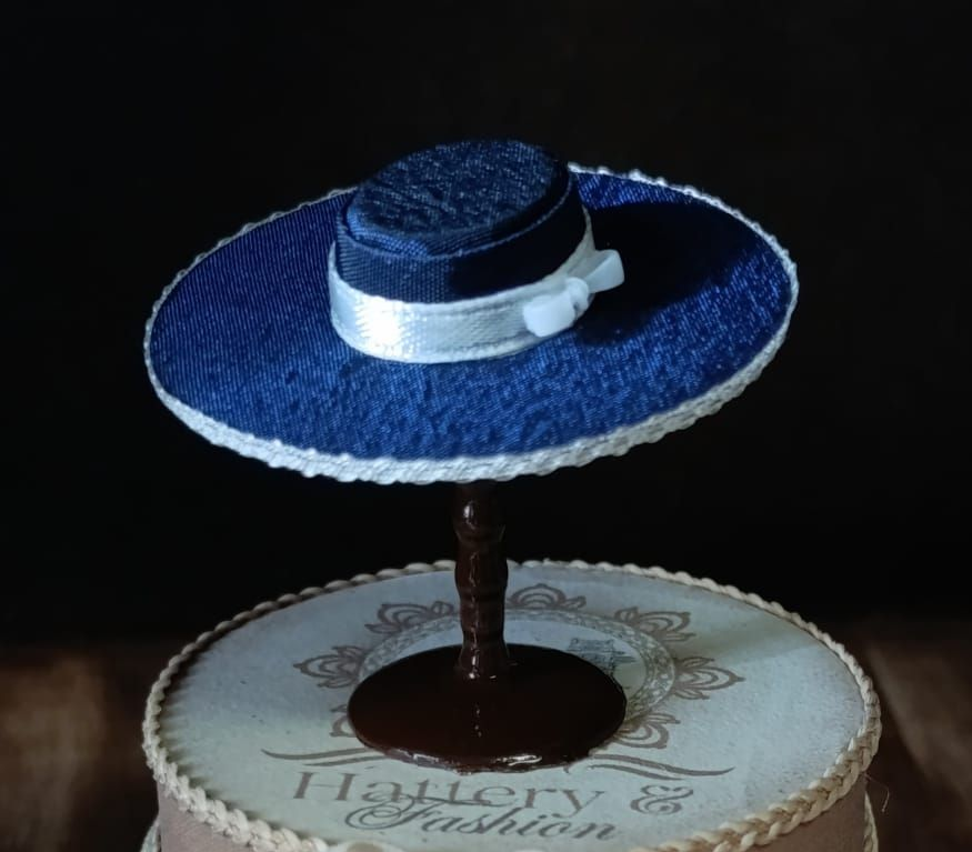 Grote hoed blauw