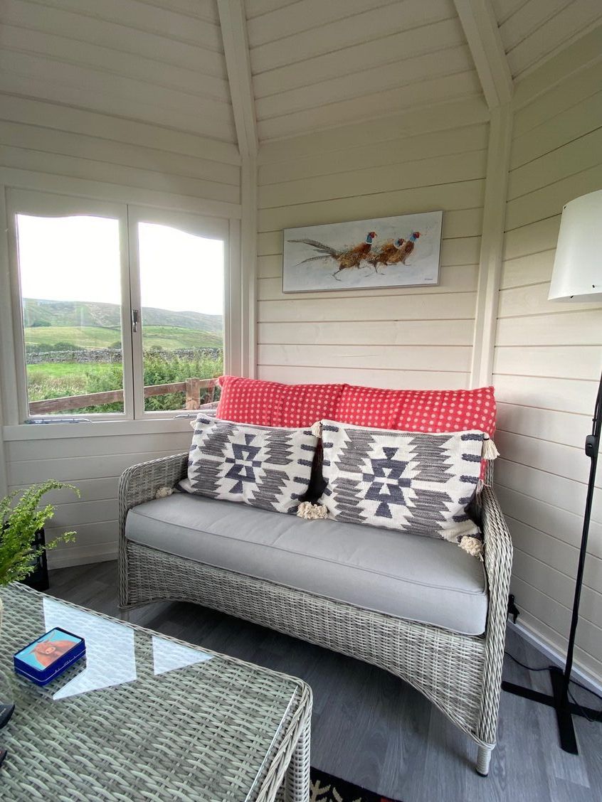 Blades Cottage Summerhouse interior