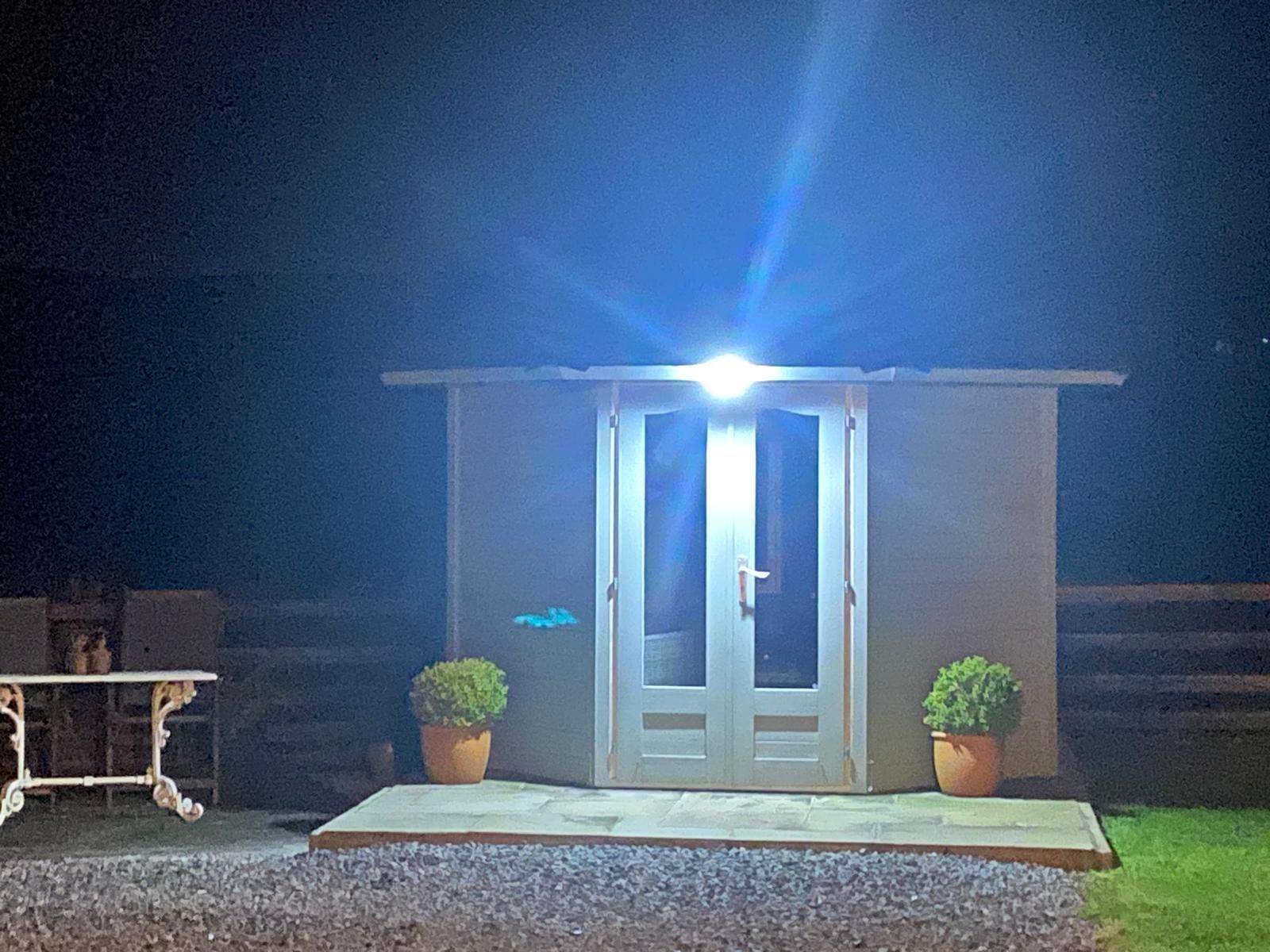 Blades Cottage Summerhouse at night